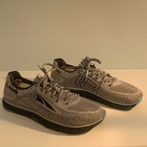 Womens Altra Escalante running shoes.